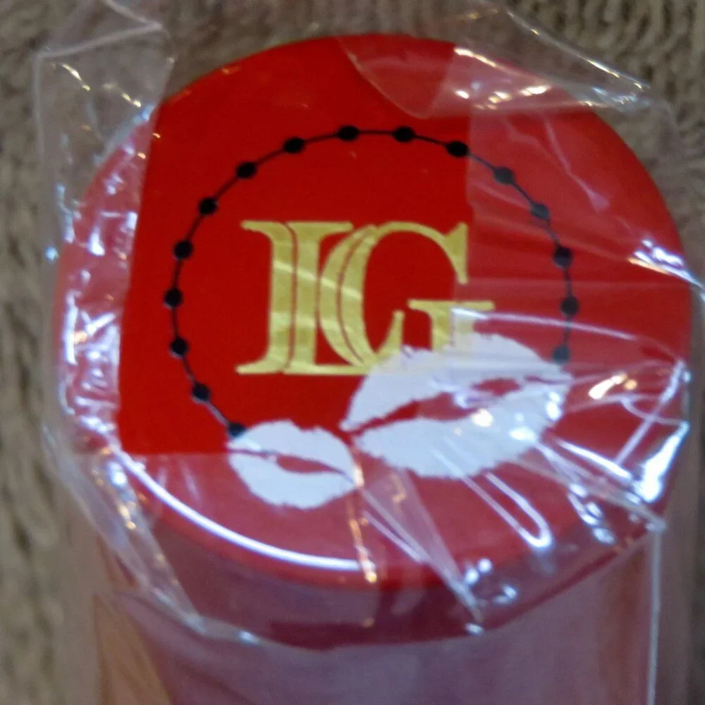 NEW Laura Geller Holiday Red Retractable Airbrush Kabuki Brush Plastic Seal NWOB